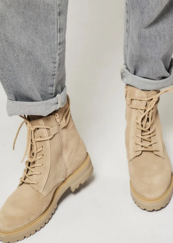 LACE-UP BOOT